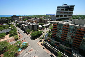 Fountain Square, im Hintergrund Michigansee und Chicago