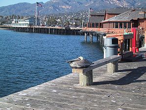 Pier von Santa Barbara, im Hintergrund die Santa Ynez Mountains