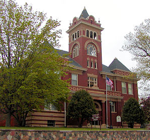 Das ehemalige Polk County Courthouse und jetziges „Polk County Museum“ in Balsam Lake ist im National Register of Historic Places gelistet.[1]