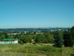 Blick von Newaukum auf die Stadt Chehalis, am Horizont der Mt. Rainier