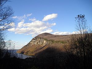 Blick auf den Mount Pisgah am Lake Willoughby in Westmore