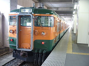 Baureihe 115 am Bahnhof Oyama
