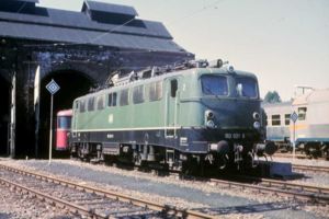 182 021 im Heimat-Bw Saarbrücken im Jahre 1982