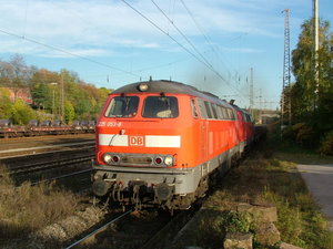 Zwei Lokomotiven der Baureihe 225