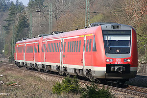Triebwagen der Baureihe 612 in Doppeltraktion als Allgäu-Franken-Express bei Treuchtlingen