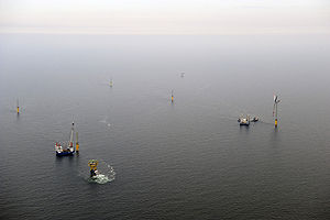 Der Offshore-Windpark alpha ventus im Juli 2009
