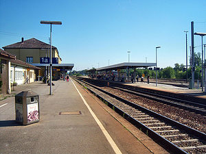 Aulendorfer Bahnhof- auf Bahnsteig zu Gleis 1- Richtung Bad Waldsee 15.7.2008.JPG