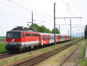 1142 mit City-Shuttle-Wendezug in Michelhausen, Niederösterreich