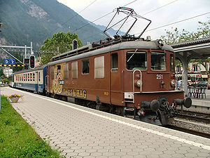 BLS Ae 415 251 in Interlaken West vor Golden Pass-Zug, 17. Juni 2004