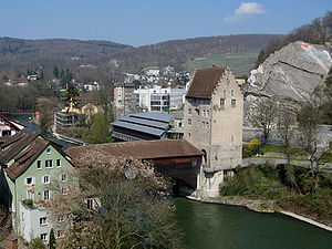 Landvogteischloss und Holzbrücke, dahinter der Neubau des Historischen Museums