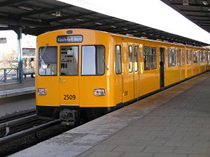 F74 am Bahnhof Wuhletal