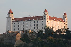 Burg Bratislava nach der Renovierung der Außenfassade