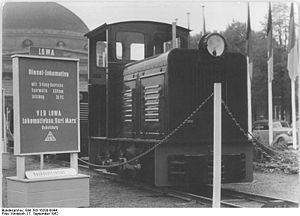 Bundesarchiv Bild 183-16200-0044, Leipziger Messe, Ausstellungslok, Diesellok.jpg