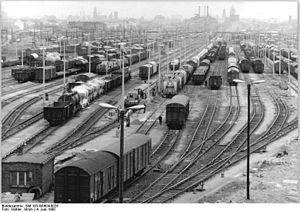 Bundesarchiv Bild 183-W0604-0026, Dresden, Güterbahnhof.jpg