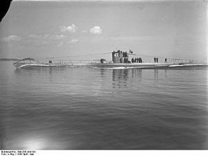 Bundesarchiv Bild 200-Ub0104, U-45 auf Meilenfahrt.jpg