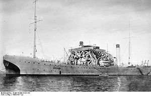 Bundesarchiv DVM 10 Bild-23-61-54, U-Boothebeschiff "SMS Vulkan".jpg