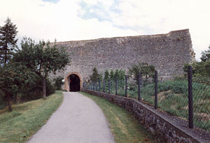 Schildmauer der Vorburg (1995)