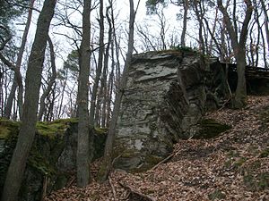 Bearbeitete Felsen an der Burg Holdersberg
