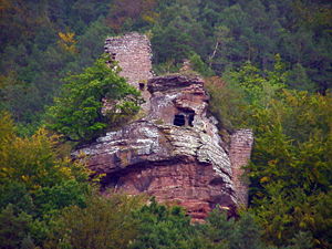 Burg vom Ort Obersteinbach aus gesehen (2004)