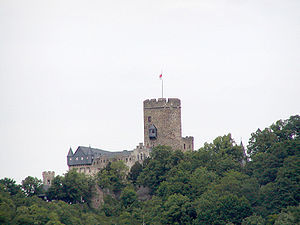 Burg Lahneck vom Rhein aus