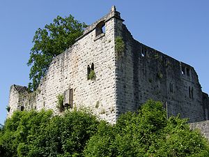 Schildmauer der Burg Leofels