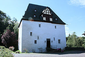 Das Haupthaus von Burg Overbach