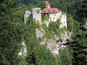 Burg Weißenburg am 2. August 2009, fotografiert vom Annakreuz