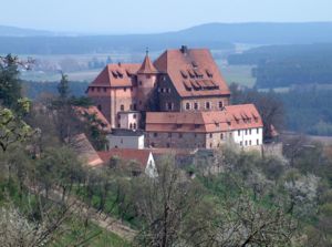 Die Burg Wernfels von Theilenberg aus gesehen