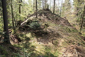 Bild 1: Ansicht des Kernburgbereiches der Burgruine Wurzstein aus nordöstlicher Richtung