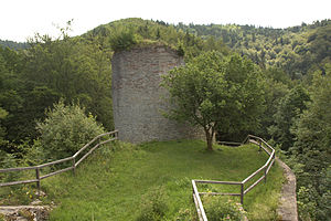 Burgruine Nordeck - der runde Bergfried aus nördlicher Richtung