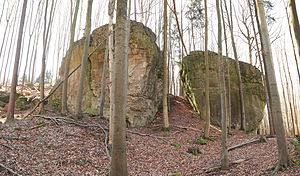 Burgstall Hienberg - Ansicht der beiden Felstürme auf denen Gebäude standen