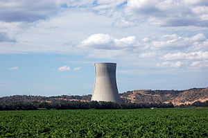 Kühlturm des Kernkraftwerks Ascó