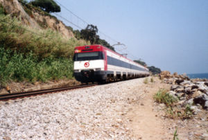 Zug zwischen Calella und Sant Pol de Mar