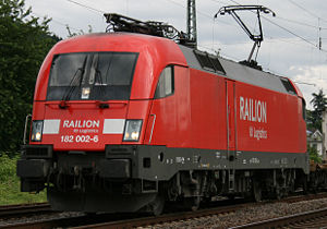 182 002-6 der Deutschen Bahn AG in Unkel