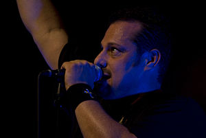Sänger David Benson bei einem Auftritt von DBeality auf dem Elements of Rock 2008