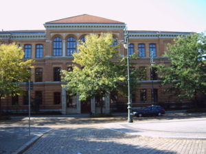 Domgymnasium in der Magdeburger Hegelstraße
