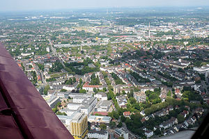 Blick auf Holsterhausen von Süden, unten das Universitätsklinikum