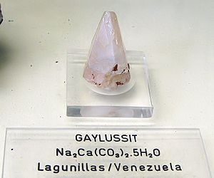 Gaylussit - Lagunillas, Venezuela.jpg