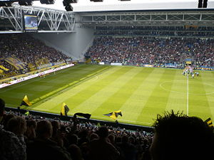 Blick in das Stadion mit schließbarem Dach