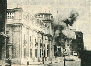 La Moneda wird durch Luftstreitkräfte angegriffen.