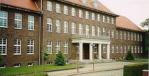 Gebäude I (Haupteingang) des Gymnasiums Egeln