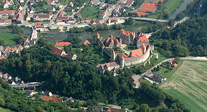 Luftaufnahme der Burg von Westen