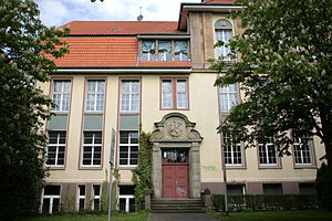Hattingen - Gymnasium Waldstraße 01 ies.jpg