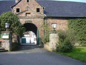 Portal der Burg Hausen