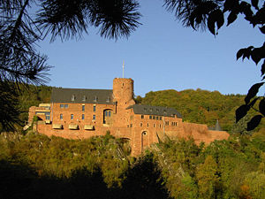 Burg von der Rur aus gesehen