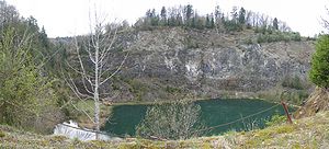 Heute hat sich ein See gebildet wo einst die Burg Hewenegg stand.