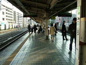 JREast-Mejiro-station-platform.jpg