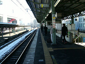 JREast-Ryogoku-station-platform.jpg