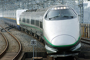 Shinkansen-Baureihe 400 Tsubasa zusammengekuppelt mit Baureihe E4