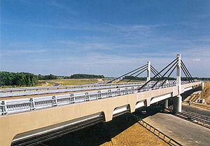 Korongi-Brücke über die M7